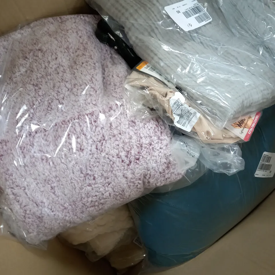 BOX OF APPROXIMATELY 10 ASSORTED ITEMS TO INCLUDE ASHWOOD HANDBAG, MIRACLE SUIT, PURSE ETC