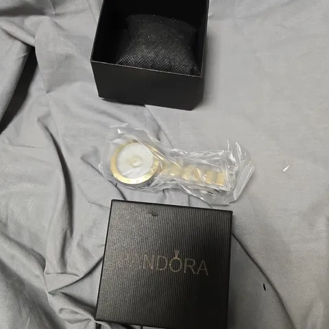 Pandora – Circular Charm Pendant in Boxed Gift Set
