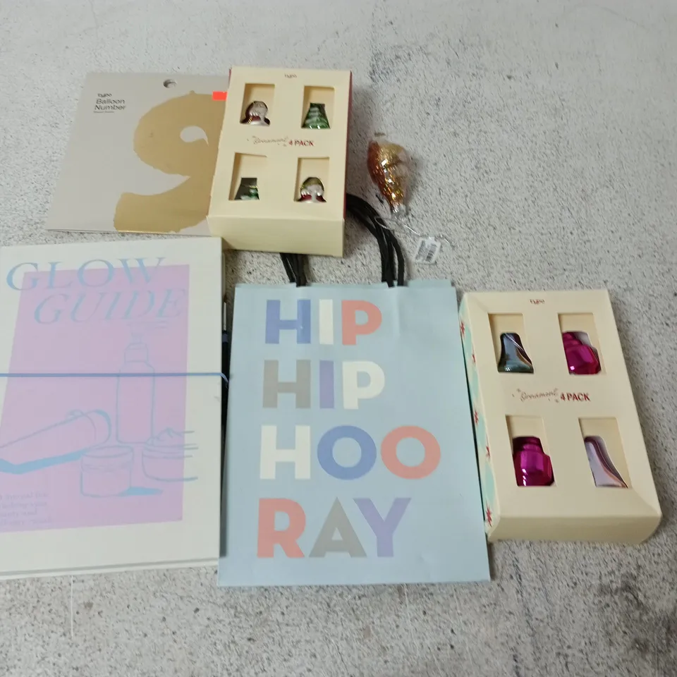 APPROXIMATELY 30 ASSORTED TYPO PRODUCTS TO INCLUDE CHRISTMAS ORNAMENTS, GLOW GUIDE, HIP HIP HOORAY BAGS, ETC - COLLECTION ONLY