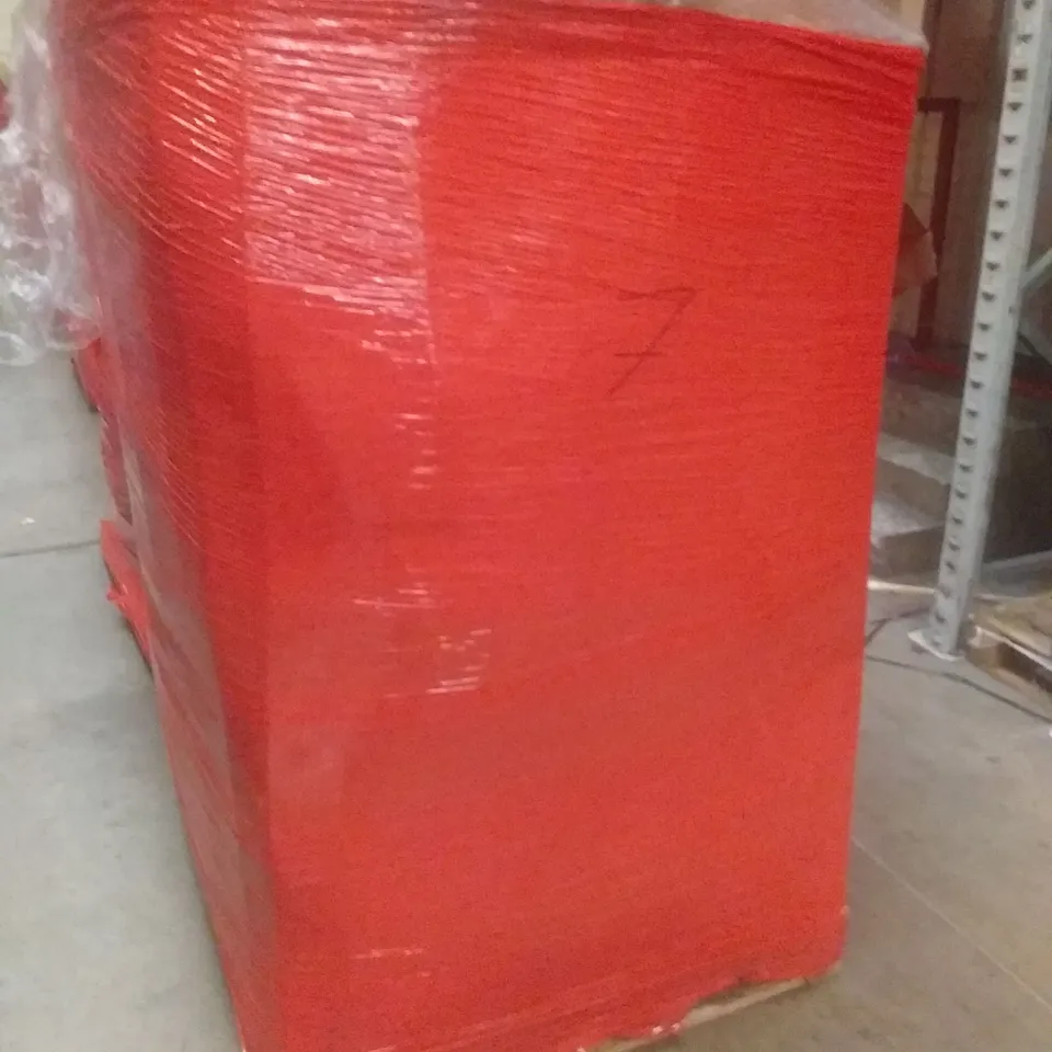 PALLET OF ASSORTED ITEMS INCLUDING RECORD PLAYER, SPEAKERS, JUICERS, CHAIR MAT