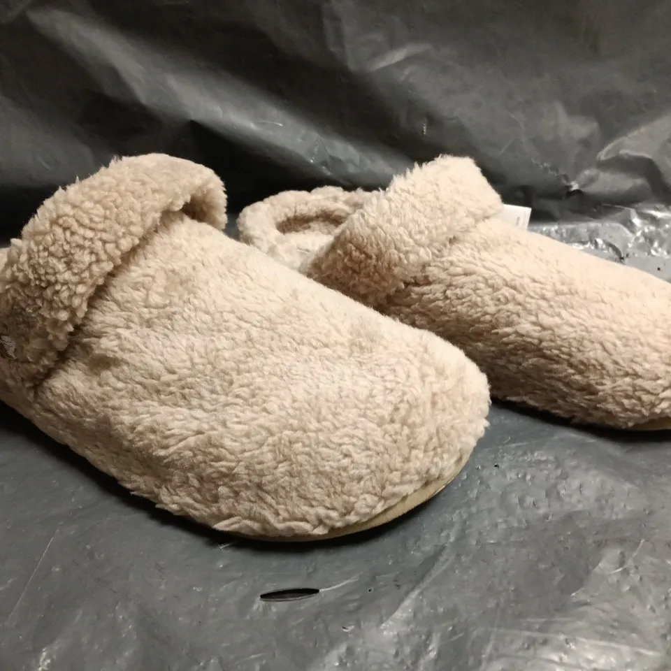 PAIR OF CROCS CLASSIC COZZZY SLIPPERS IN TAUPE SIZE UK M8/W9