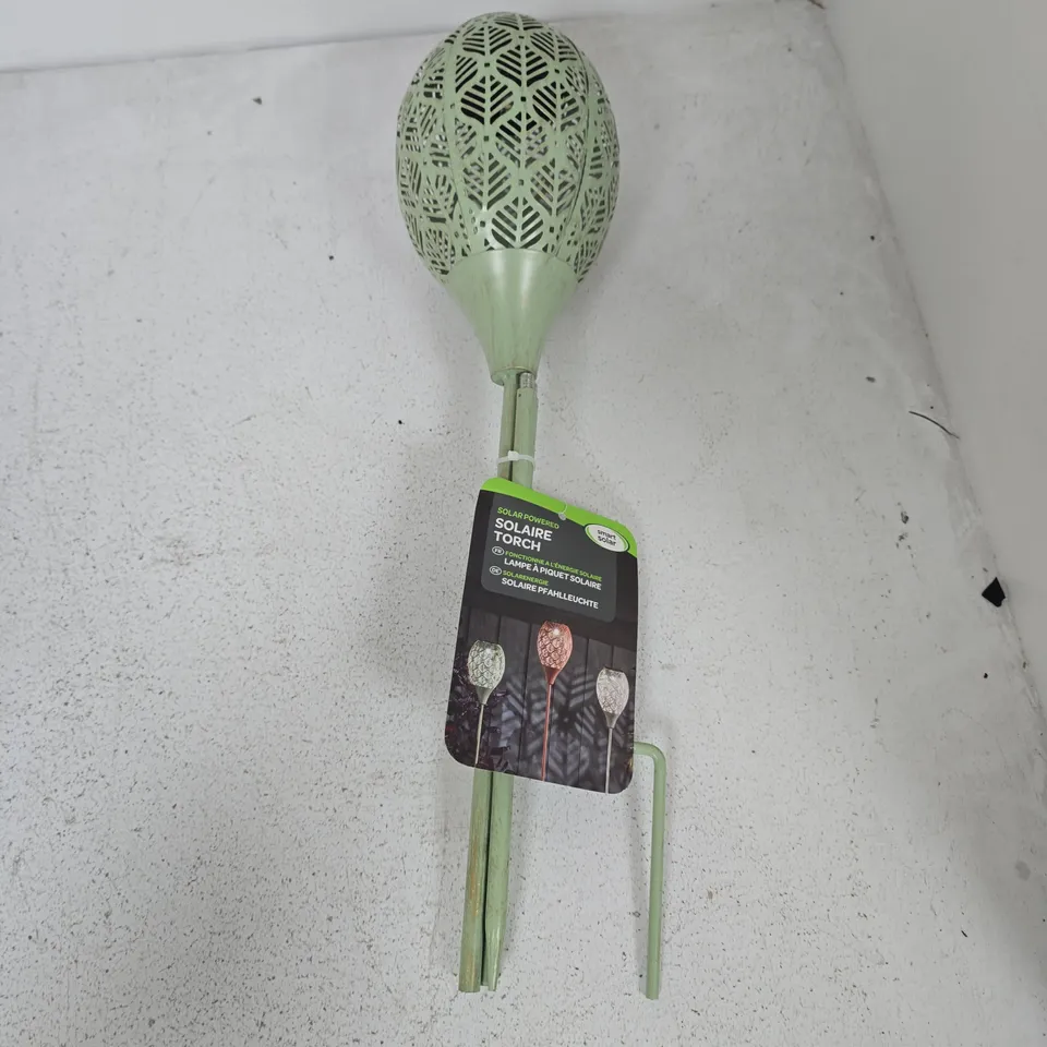 SMART SOLAR POWERED TORCH LIGHT IN GREEN
