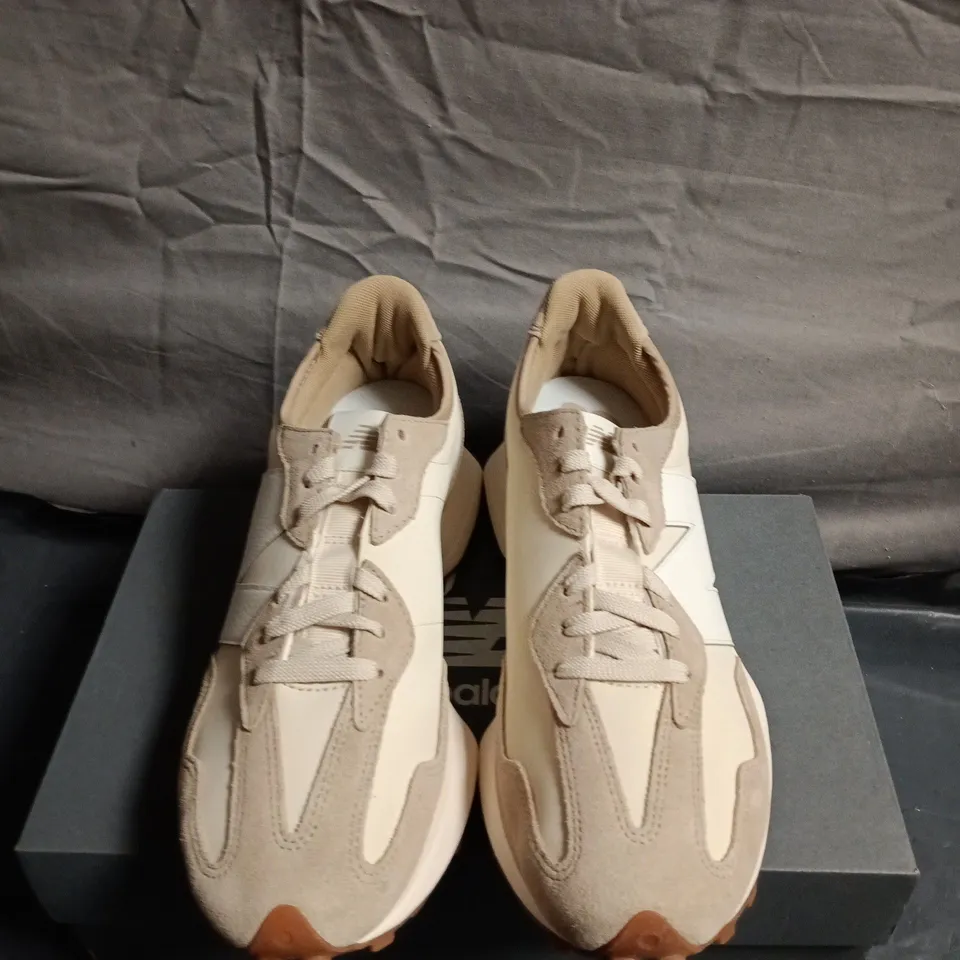 BOXED PAIR OF NEW BALANCE TRAINERS - UK 43