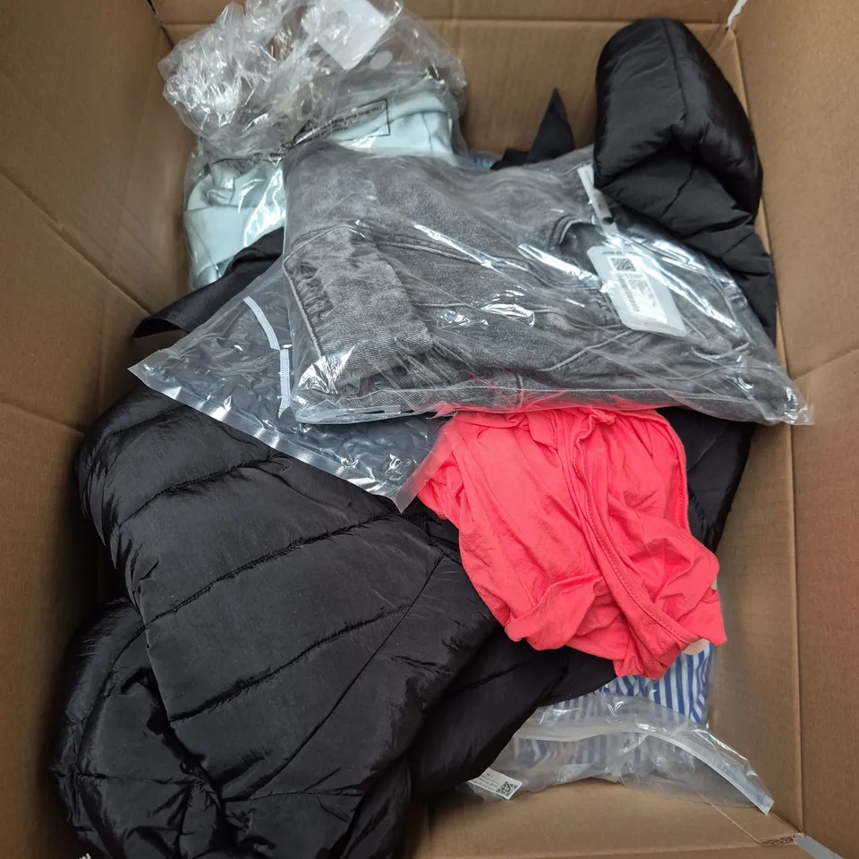 LARGE BOX OF APPROXIMATELY 25 ASSORTED CLOTHING ITEMS IN VARIOUS COLOURS, STYLES AND SIZES - COLLECTION ONLY