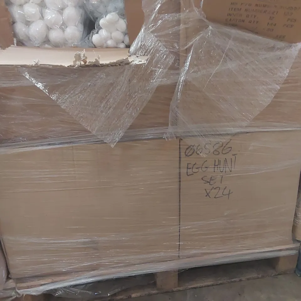 PALLET CONTAINING A VERY LARGE QUANTITY OF ASSORTED EASTER ITEMS INCLUDING: FOAM EGGS, EASTER EGG HUNT KITS, EGG CAPSULES ECT