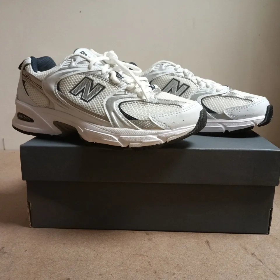 BOXED PAIR OF NEW BALANCE 530 TRAINERS IN WHITE/SILVER SIZE UK 6