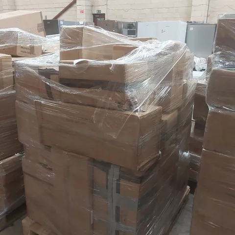 PALLET CONTAINING A LARGE QUANTITY OF ASSORTED LIGHTING PRODUCTS