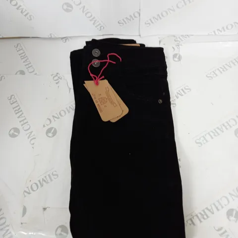 M-17 SKINNY FIT DENIM JEANS SIZE 8