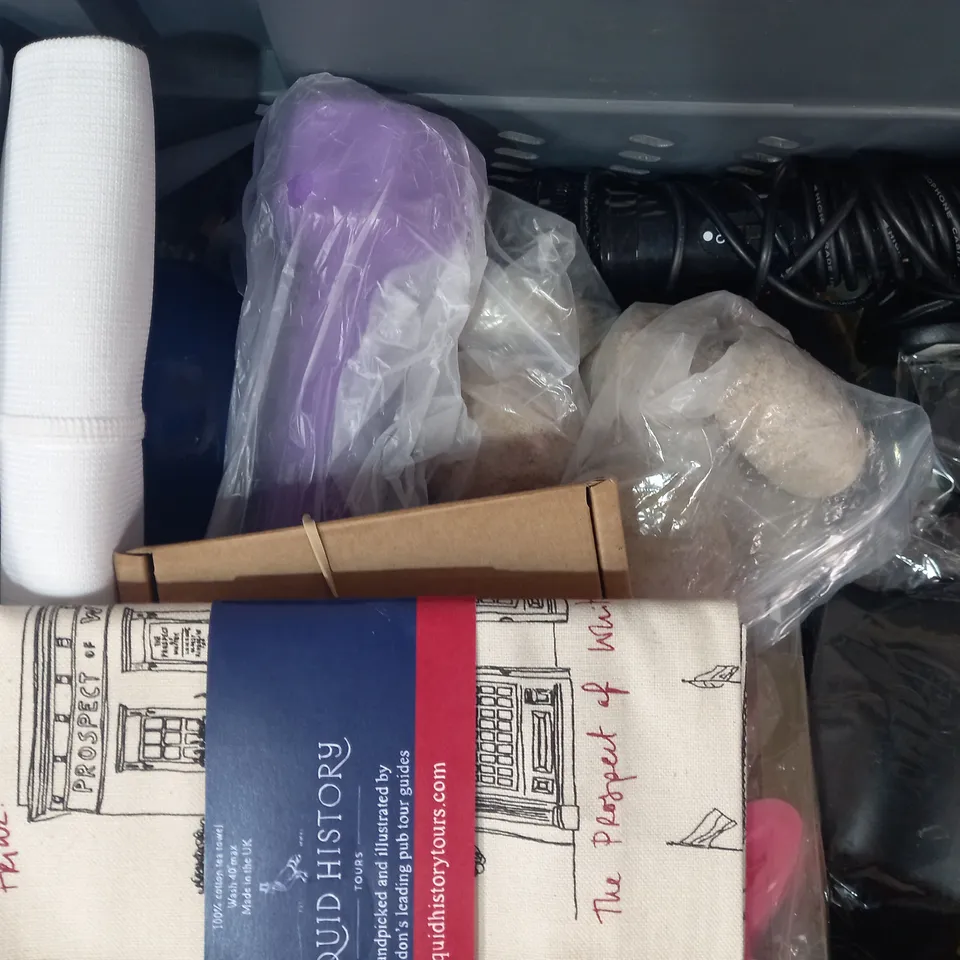 LOT OF APPROXIMATELY 10 ASSORTED HOUSEHOLD ITEMS TO INCLUDE HANNON SHAVER ADAPTOR, BIC PERMANENT MARKERS, ETC