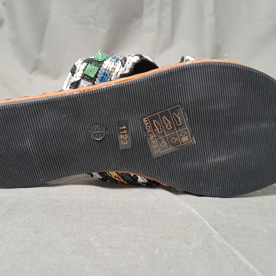 BOXED PAIR OF MARQUIIZ OPEN TOE CROSS-OVER FLAT SANDALS IN MULTICOLOUR W. STUDS EU SIZE 38