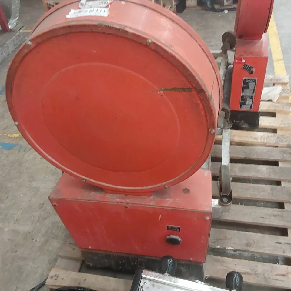 AVERY COMMERCIAL LARGE AVERAGE WEIGHING SCALE