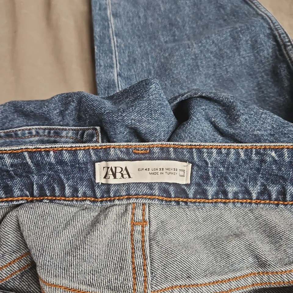 ZARA JEANS – BLUE DENIM WITH FRAYED HEM SIZE EU 42