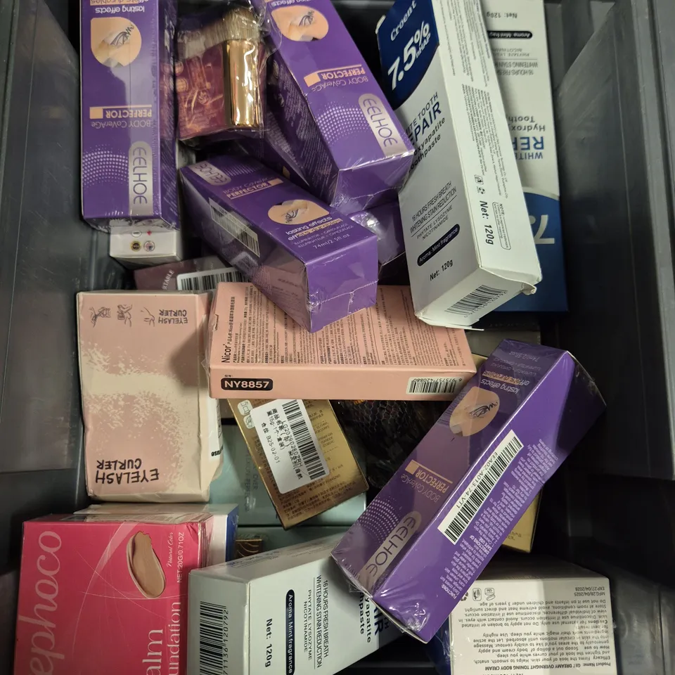 APPROXIMATELY 20 ASSORTED HEALTH & BEAUTY PRODUCTS TO BRIGHTENING TOOTHPASTE, BODY PERFECTOR, BALM FOUNDATION ETC 