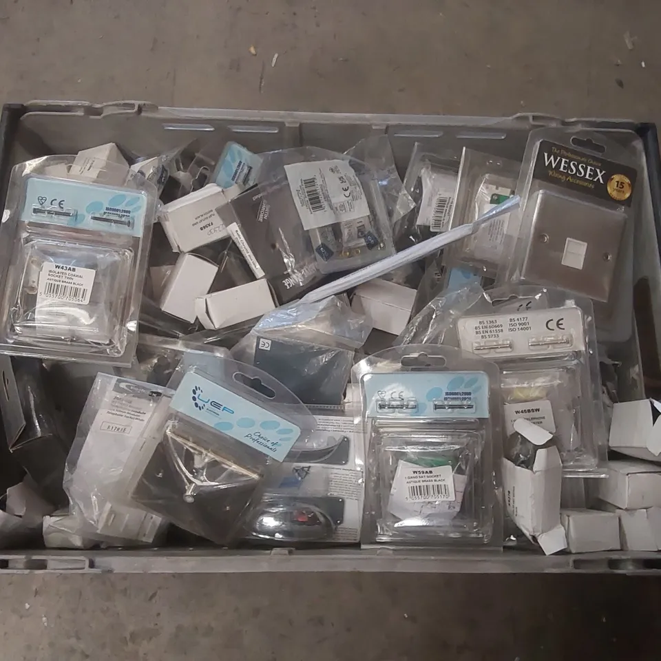 LOT CONTAINING A VERY LARGE QUANTITY OF ASSORTED LIGHT SWITCHES ECT