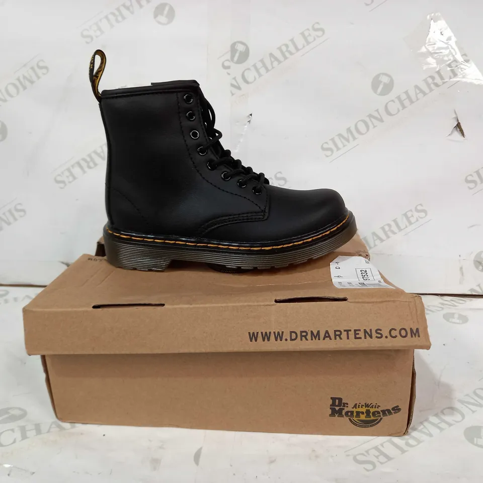 BOXED PAIR OF DR MARTENS CHILDREN'S BOOTS IN BLACK UK SIZE 11.5