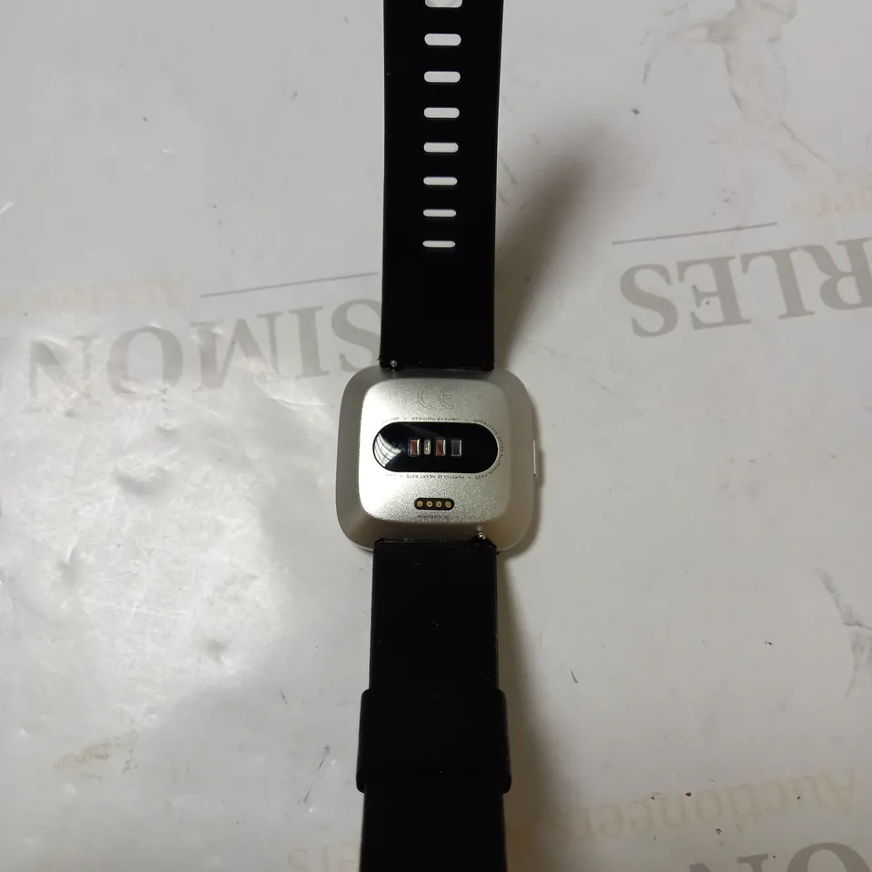 FITBIT VERSA FITNESS WATCH 