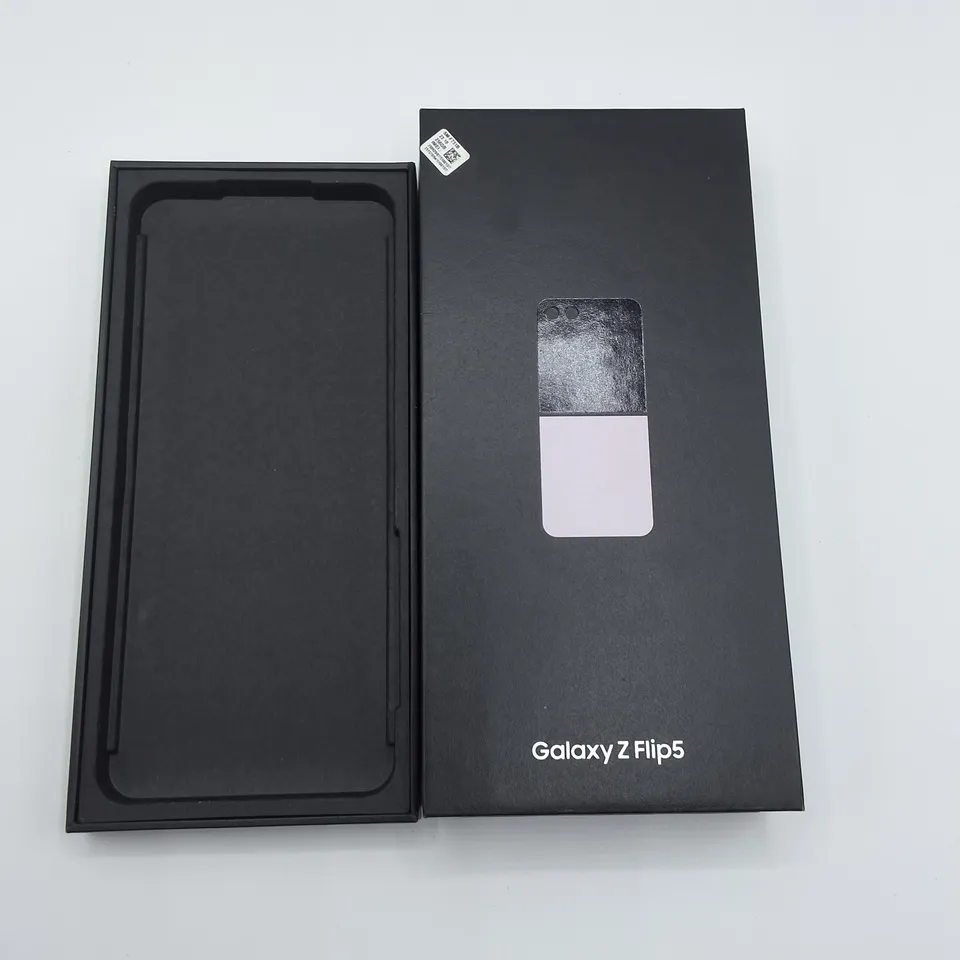 BOXED SAMSUNG GALAXY  Z FLIP5 8/256GB IN LAVENDER - SM-F31B