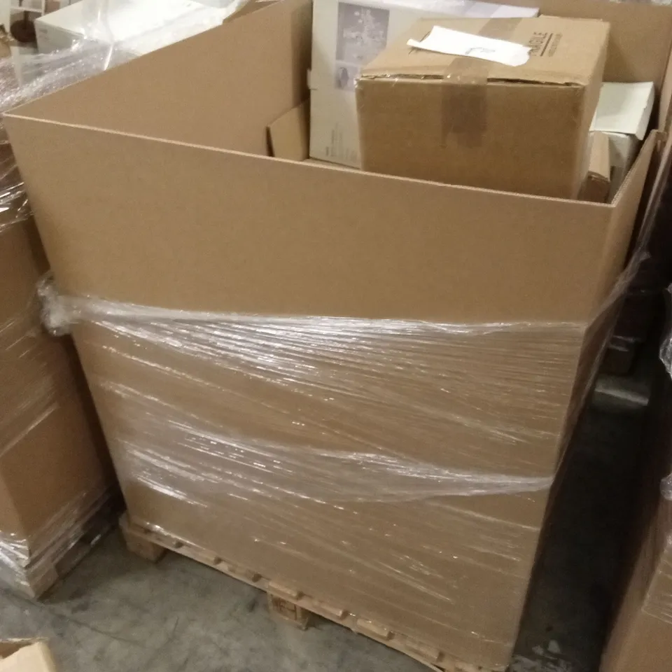 PALLET OF APPROXIMATELY 25 ASSORTED INDOOR LIGHTING PRODUCTS