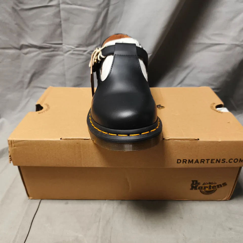 BOXED PAIR OF DR MARTENS POLLEY SHOES IN BLACK SIZE UK 7