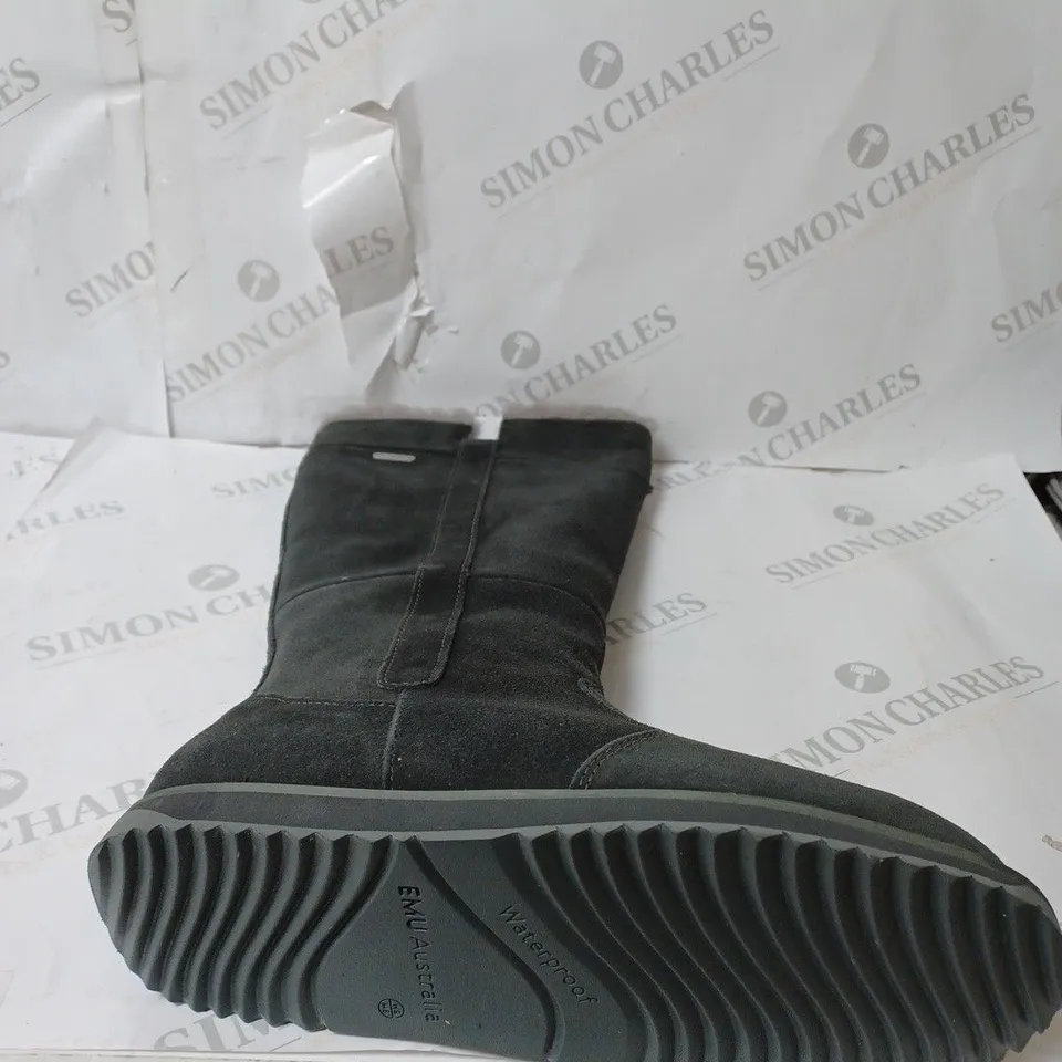 EMU ALL WEATHER WATERPROOF COLL SUEDE SHEEPSKIN MOONTA HIGH BOOT - SIZE 7