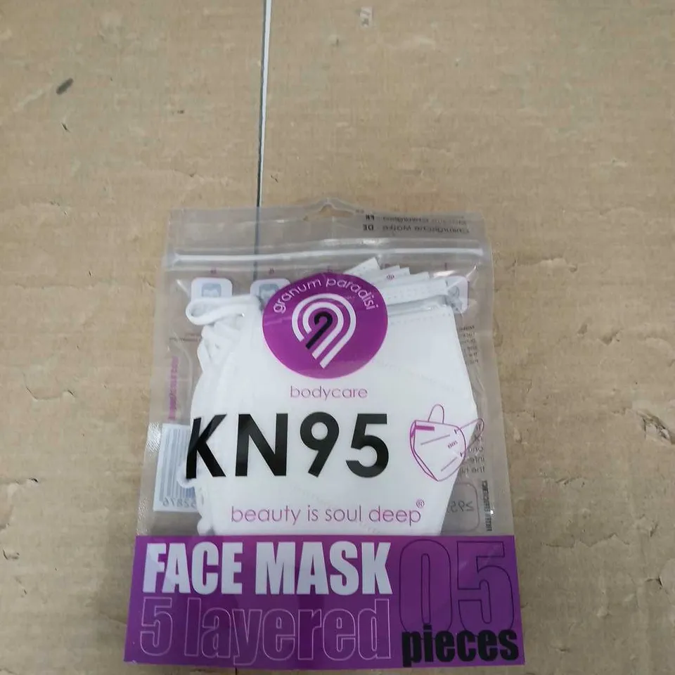 BOX OF APPROXIMATELY 60 PACKS OF LAYERED FACE MASKS - WHITE - 5 MASKS PER PACK