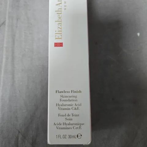 ELIZABETH ARDEN FLAWLESS FINISH SKINCARING FOUNDATION – HYALURONIC ACID & VITAMINS C&E, 30 ML