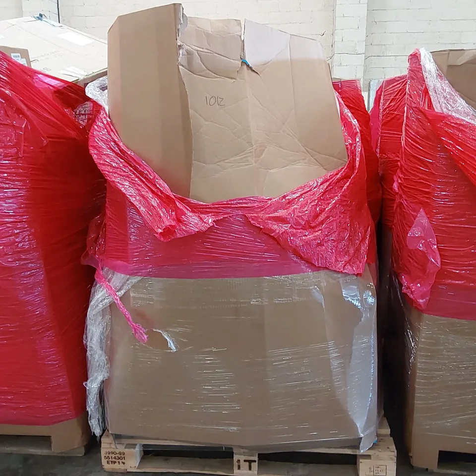 PALLET OF ASSORTED ITEMS INCLUDING: OIL FILLED RADIATOR, RETRACTABLE HOSE PIPE, FABRIC WARDROBE, FLOOR MAT, FRYING PAN