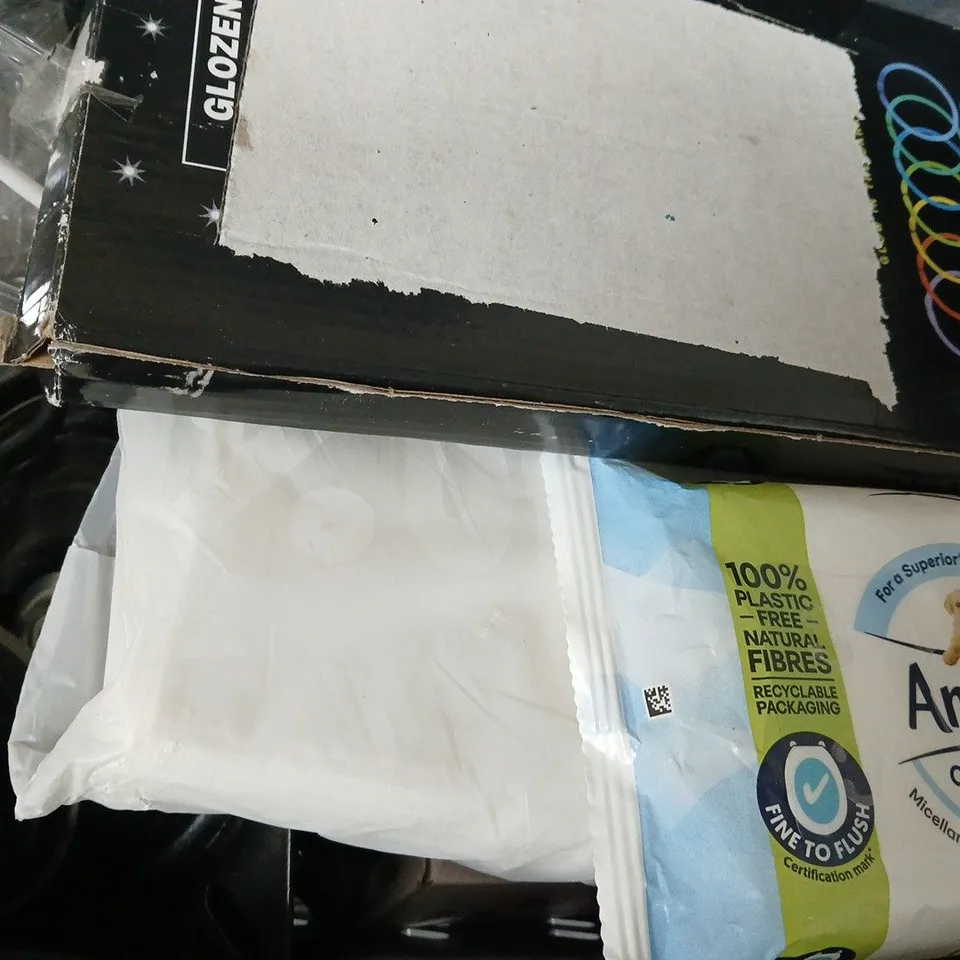 APPROXIMATELY 10 ASSORTED ITEMS TO INCLUDE - AIRUPCHILLED CHEERS , FLORAL BIRTHDAY NAPKINS ETC