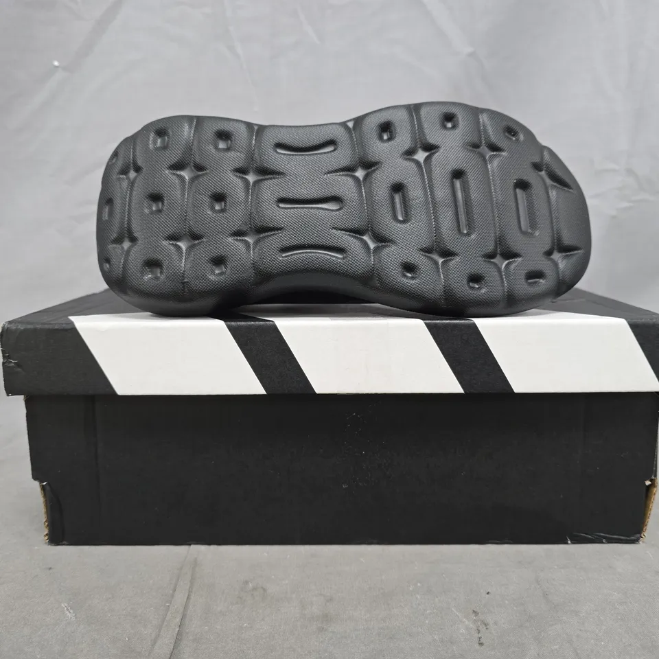 BOXED PAIR OF ADIDAS TENSAUR COMFORT KID'S SHOES IN BLACK SIZE UK 13K