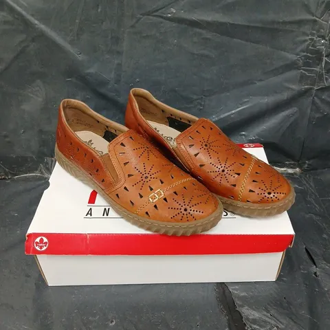 BOXED PAIR OF RIEKER BROWN SLIP ON SHOES - 7.5