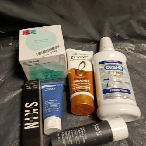 APPROXIMATELY 15 ASSORTED HEALTH & BEAUTY PRODUCTS TO INCLUDE ORAL-B MOUTHWASH, GLOW PAD, L'OREAL CONDITIONER ETC 