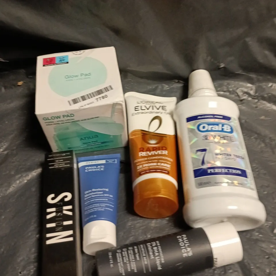 APPROXIMATELY 15 ASSORTED HEALTH & BEAUTY PRODUCTS TO INCLUDE ORAL-B MOUTHWASH, GLOW PAD, L'OREAL CONDITIONER ETC 