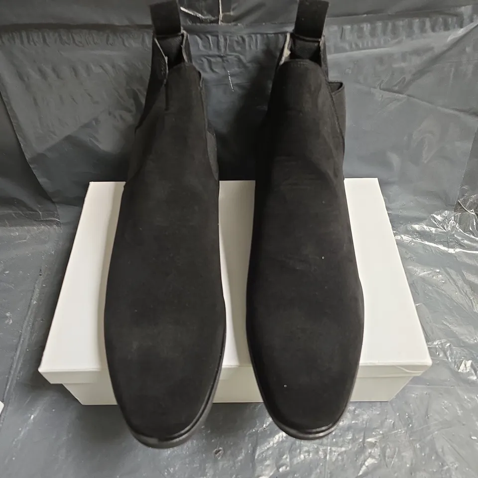 CONZURI BLACK SUEDE CHELSEA BOOTS SIZE 11
