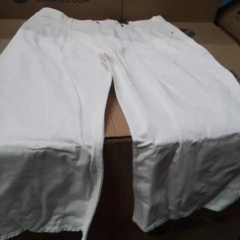 BOXED BRAND NEW APPROXIMATELY 10 SIMPLY BE WHITE WIDE LEGGED JEANS SIZE 24R
