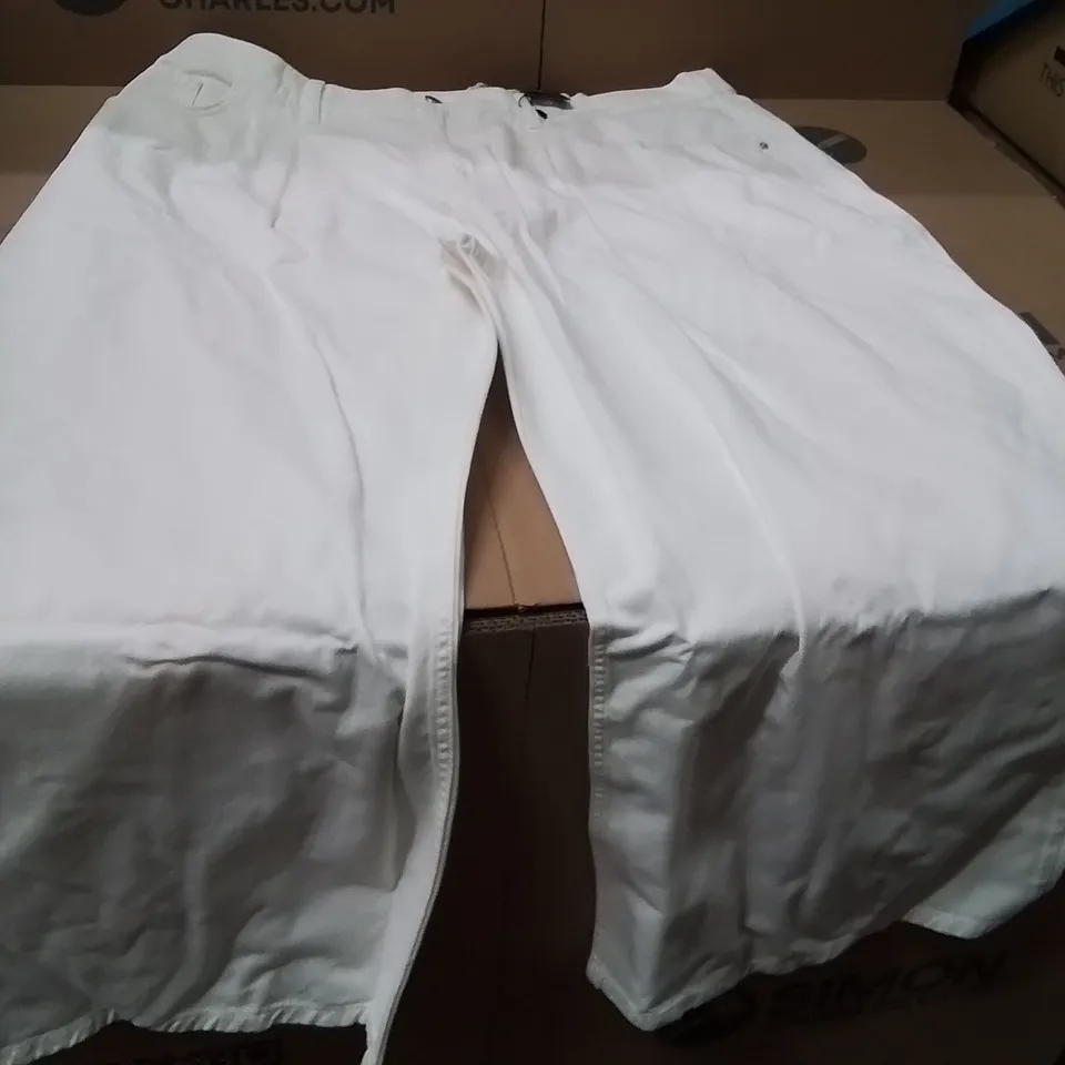 BOXED BRAND NEW APPROXIMATELY 10 SIMPLY BE WHITE WIDE LEGGED JEANS SIZE 24R