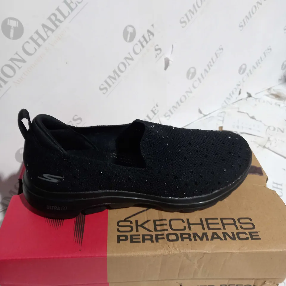 SKECHERS GO WALK LIMELIGHT PREMIUM FLAT KNIT SLIP ON TRAINER - SIZE 3 - BLACK