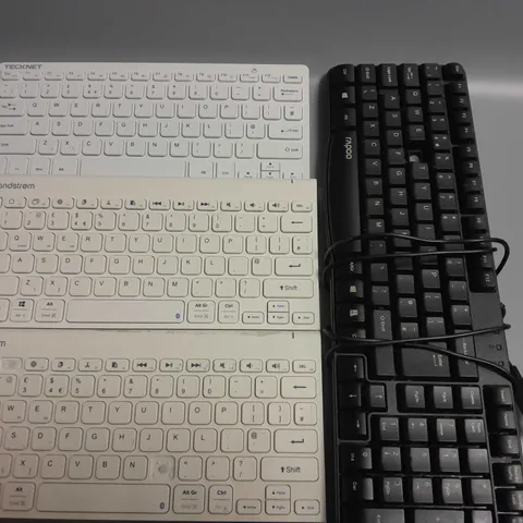 LOT OF 4 ASSORTED KEYBOARDS TO INCLUDE SANDSTROM, TECKNET AND RAPOO