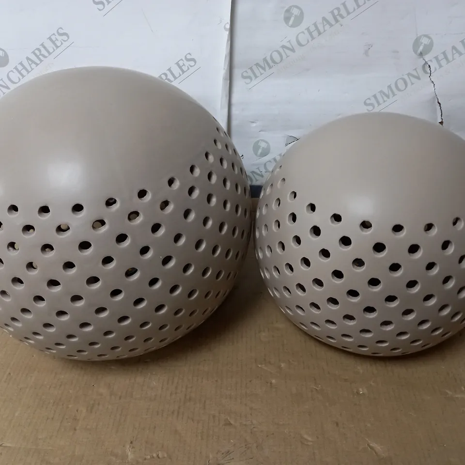 KELLY HOPPEN SET OF 2 INDOOR OUTDOOR ORBS 25CM AND 30CM IN TAUPE