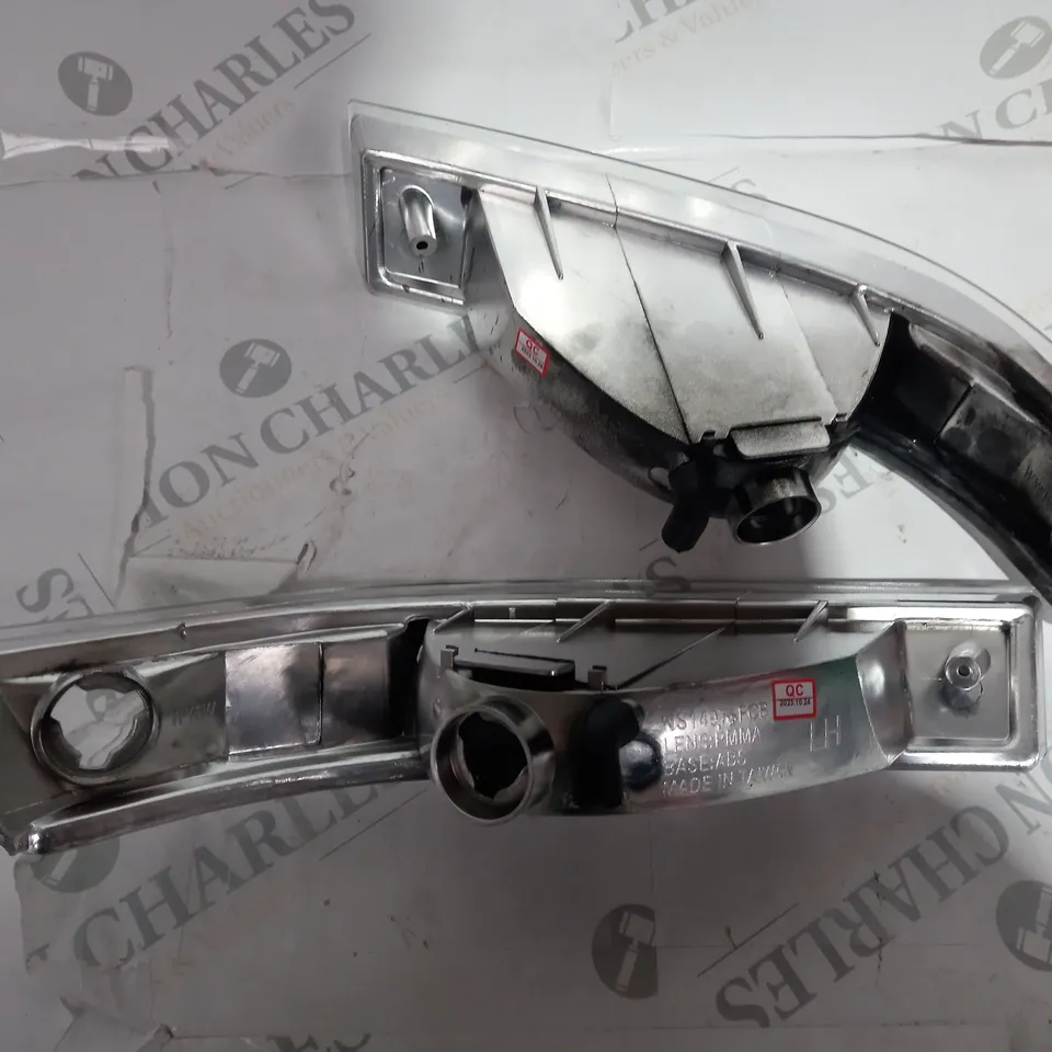 PAIR OF FRONT BUMPER SIGNAL LIGHT HOUSING FOR LEXS LS400 