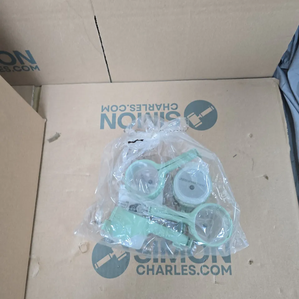 BOX OF APPROXIMATELY 12 ASSORTED ITEMS TO INCLUDE: POUR AND STORE BAG CLIPS 