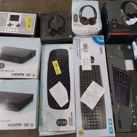PALLET OF ASSORTED TECH ITEMS TO INCLUDE BLUETOOTH BOOMBOXES, VARIOUS KEYBOARDS, DVD PLAYERS AND HEADSETS