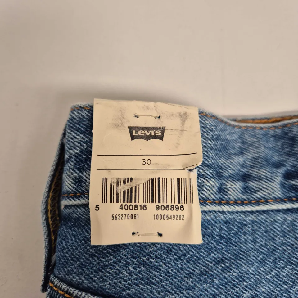 LEVI'S 501 SHORTS – DENIM, UK 30 (US 30) – DISTRESSED HEMS