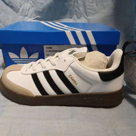 ADIDAS SAMBA 360 C SNEAKERS – WHITE/BLACK, GUM SOLE – UK 1