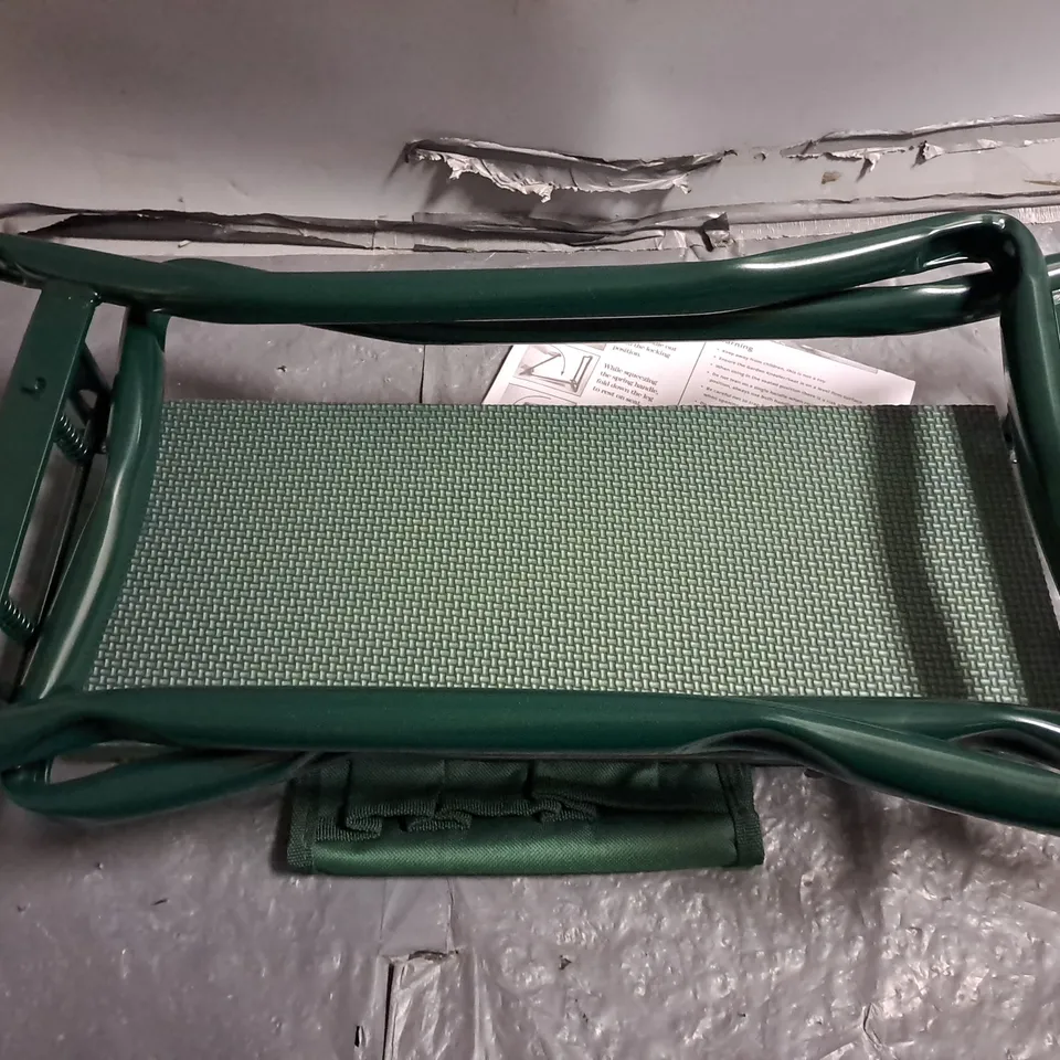 FOLDABLE GREEN METAL GARDEN KNEELING STOOL