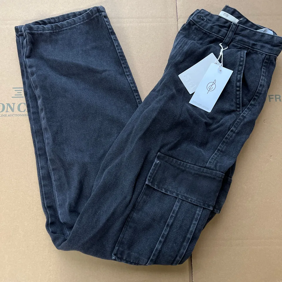 STRADIVARIUS CARGO PANTS IN BLACK SIZE 6