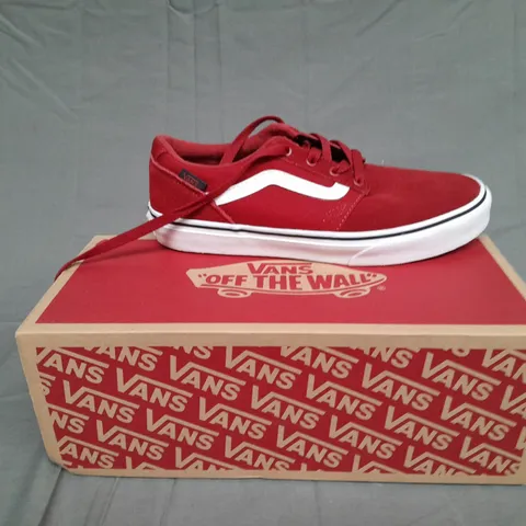 BOXED PAIR OF VANS OLD SKOOL LOW IN RED SIZE 4.5