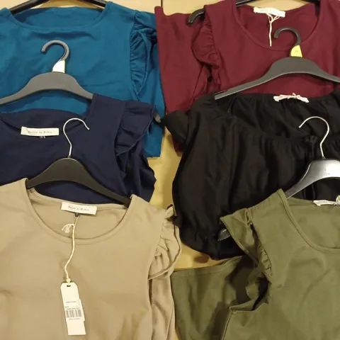 BOX OF APPROX 6 ASSORTED ITEMS OF MAISON DE NIMES CLOTHING IN VARIOUS SIZES AND STYLES