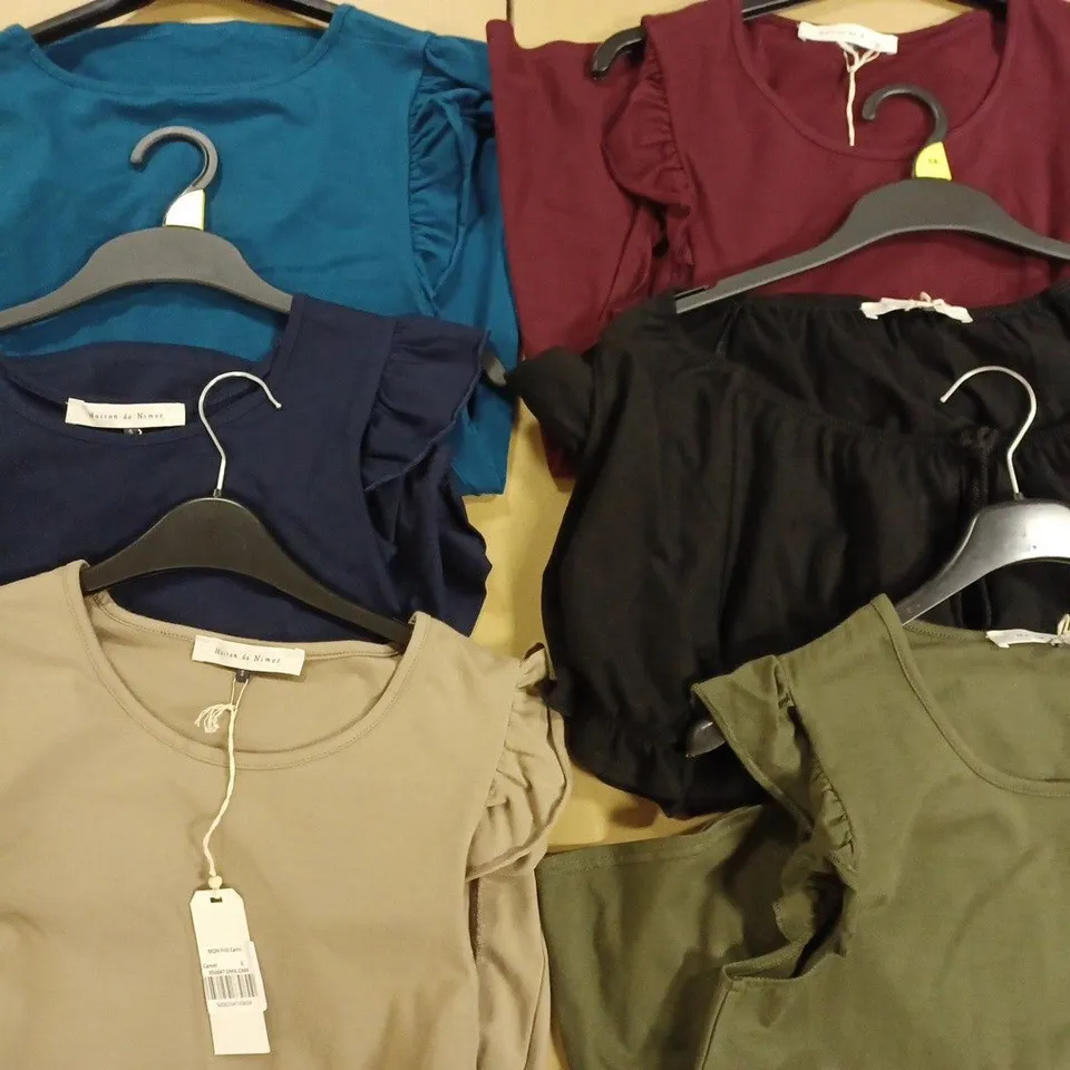 BOX OF APPROX 6 ASSORTED ITEMS OF MAISON DE NIMES CLOTHING IN VARIOUS SIZES AND STYLES