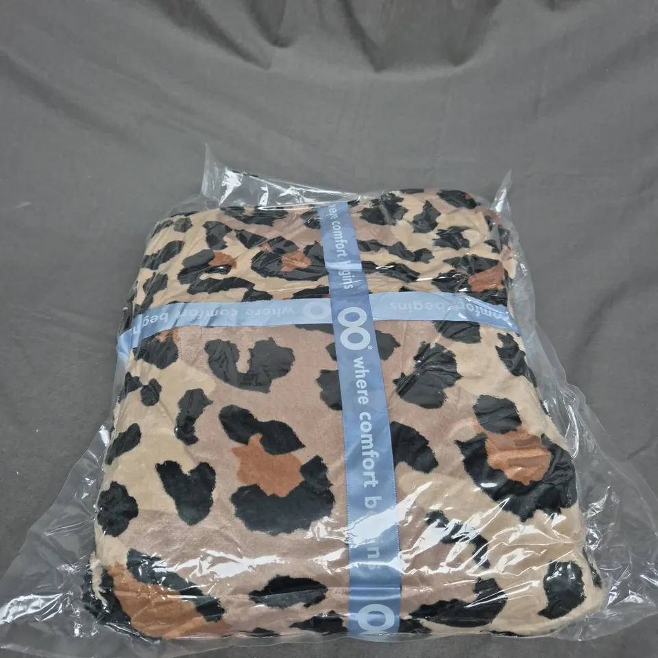 SEALED OODIE OVERSIZED HOODED BLANKET - LEOPARD