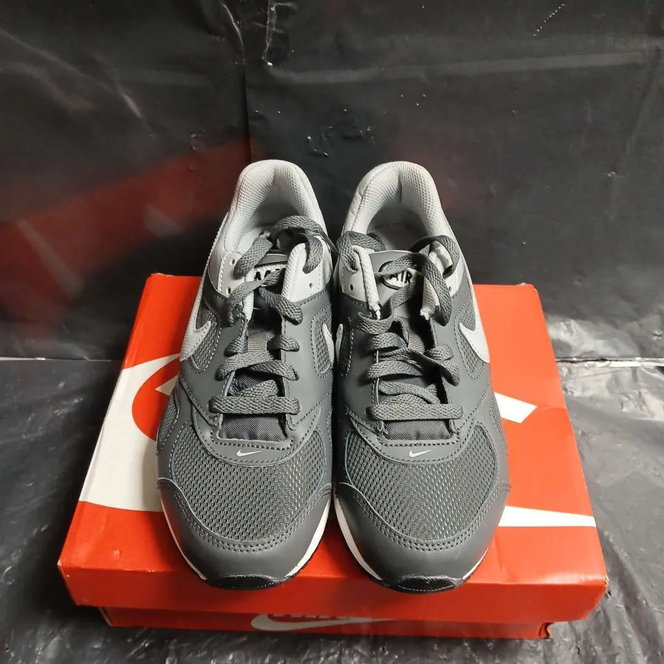 BOXED PAIR OF NIKE AIR MAX IVO (GS) KIDS' TRAINERS - UK 4Y